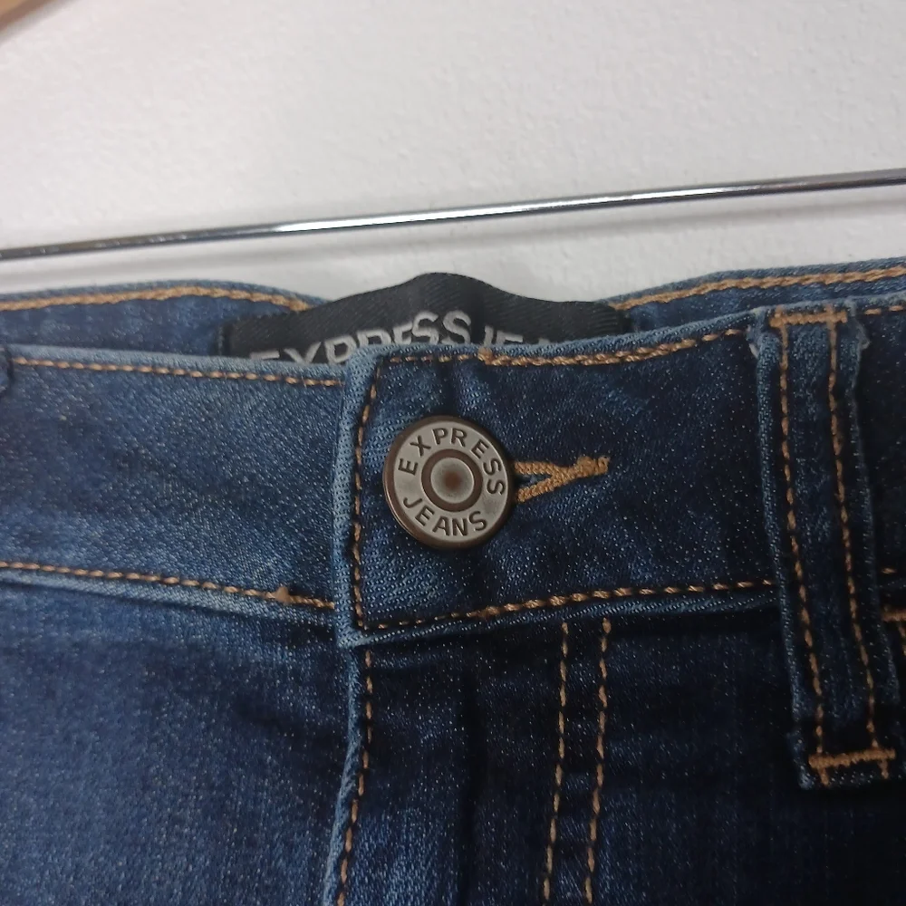Express Shorts Size 6 - Picture 5 of 9
